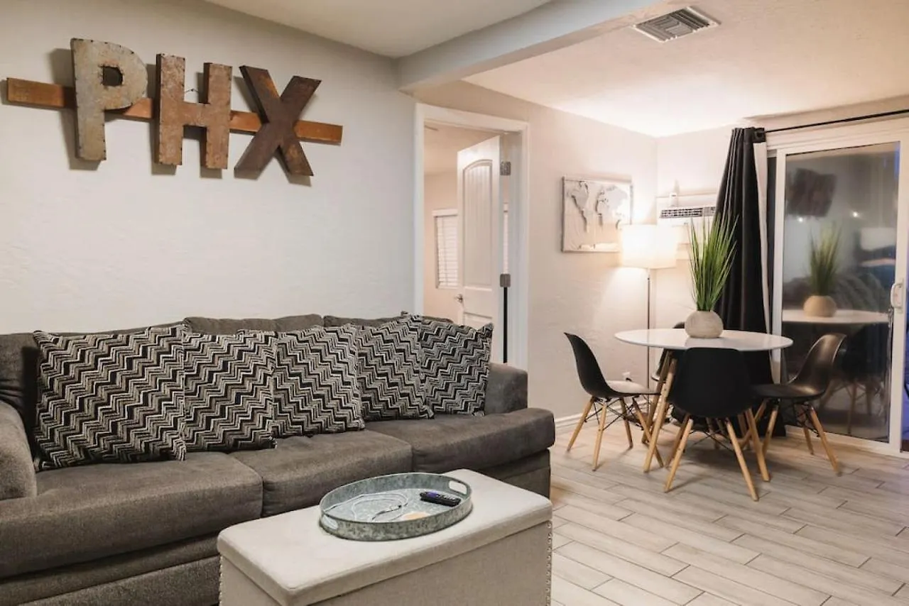 Sunny Guest Suite With Large Backyard - Pets Welcome Phoenix