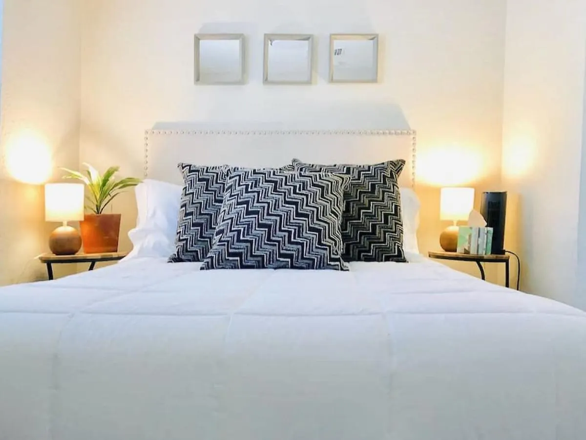 Sunny Guest Suite With Large Backyard - Pets Welcome Phoenix